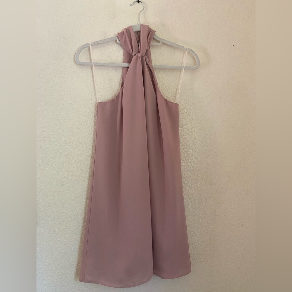 Beautiful high neck soft lilac colored shift dress. Size XS from soprano